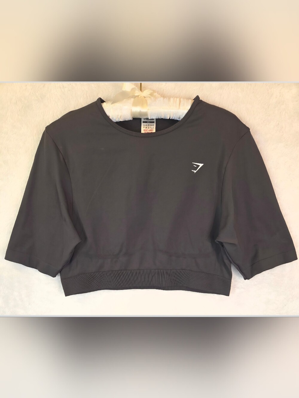 Gymshark Womens Sz M Balck Cropped Top Half Sleeves Athleisure Wear